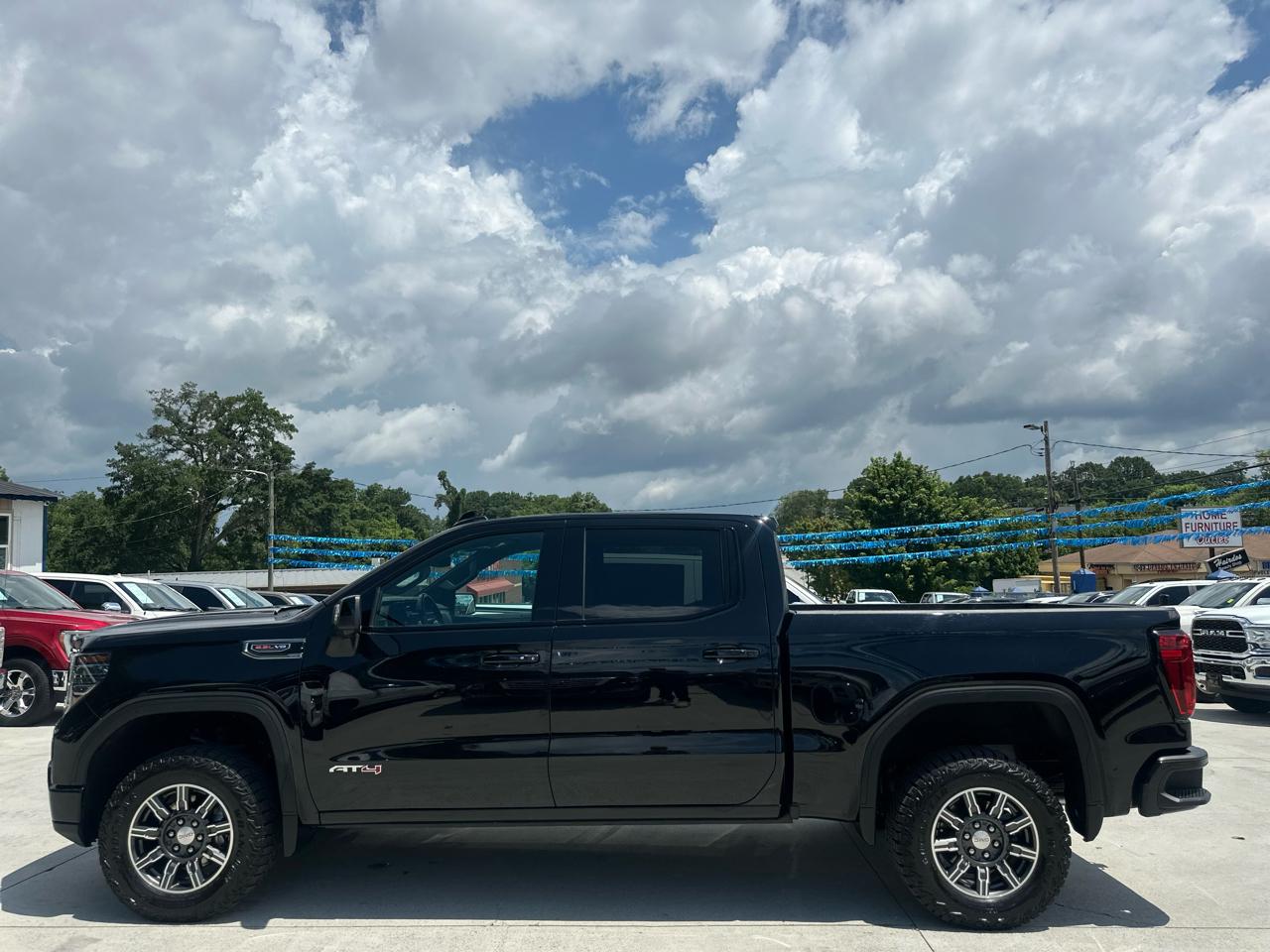 GMC Sierra 1500 AT4 Crew Cab 4WD 2025