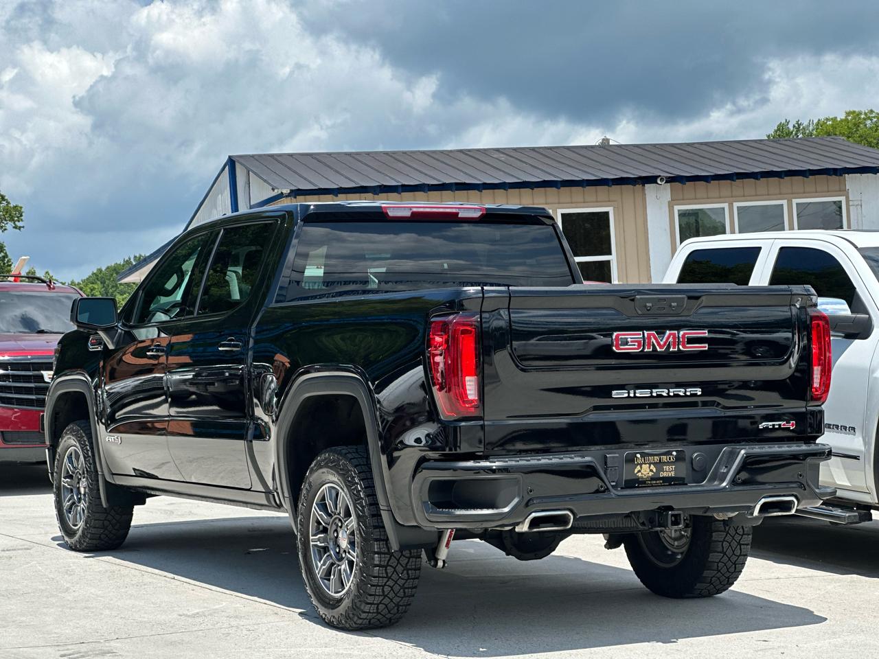 GMC Sierra 1500 AT4 Crew Cab 4WD 2025