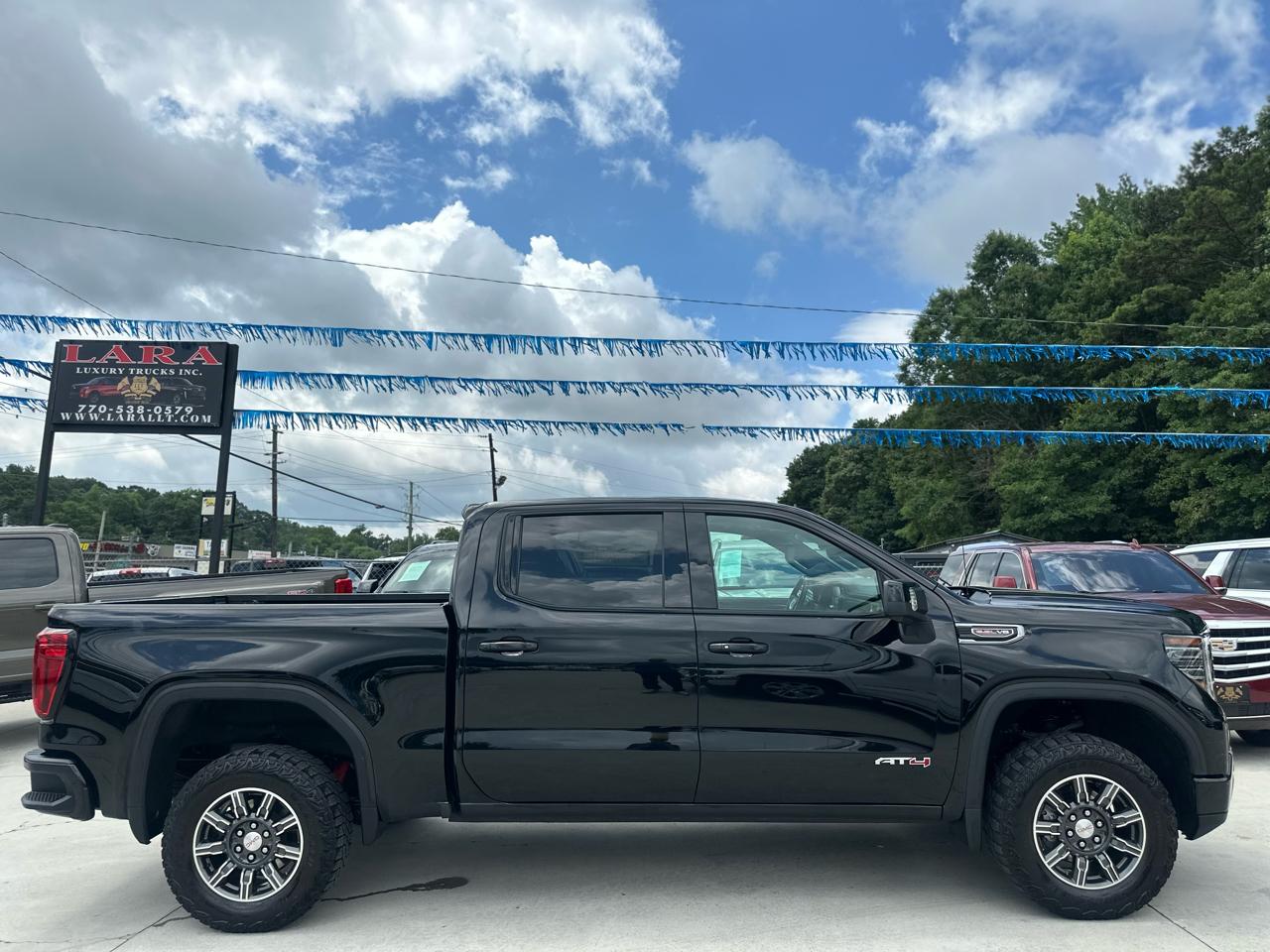 GMC Sierra 1500 AT4 Crew Cab 4WD 2025