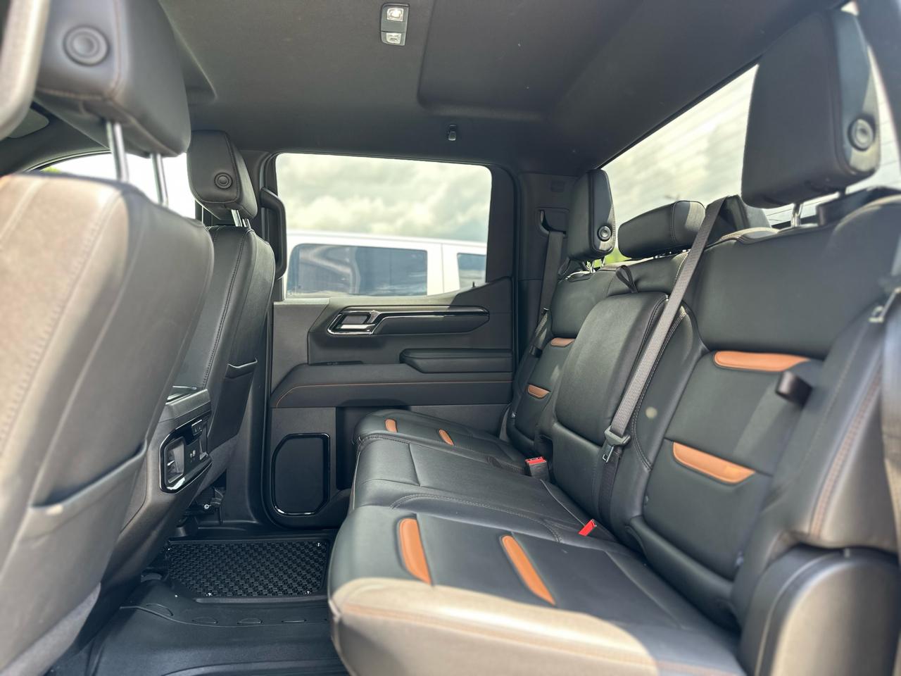 GMC Sierra 1500 AT4 Crew Cab 4WD 2025