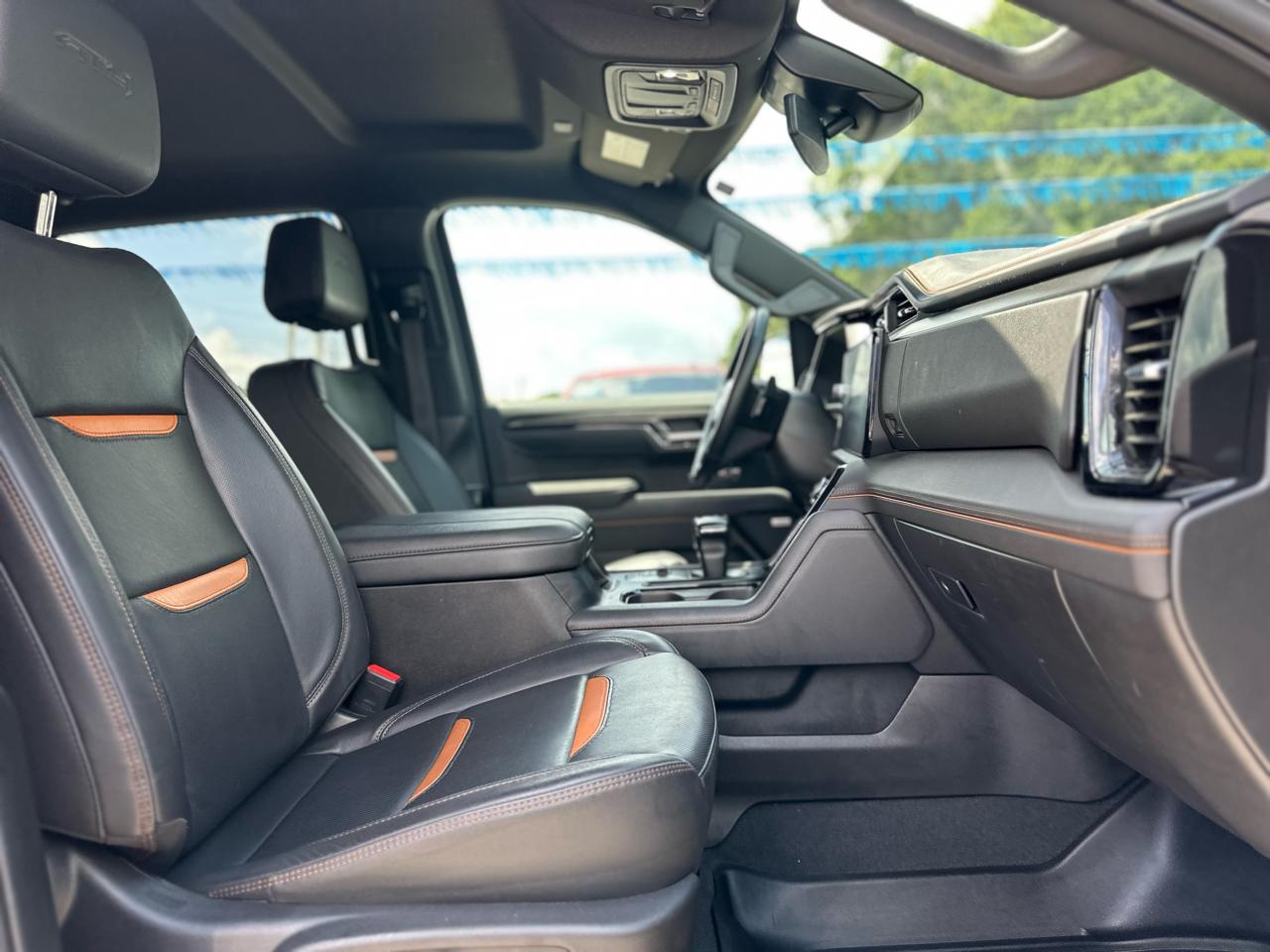 GMC Sierra 1500 AT4 Crew Cab 4WD 2025