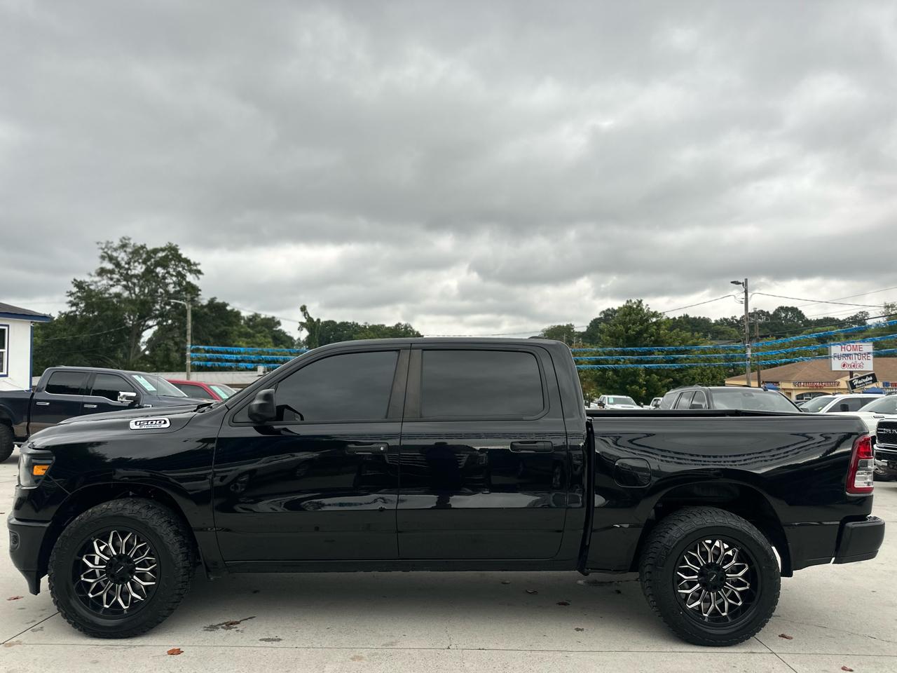 RAM 1500 Tradesman Crew Cab SWB 2WD 2024