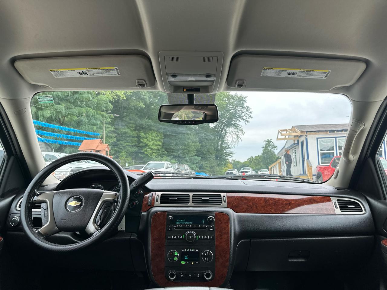 Chevrolet Suburban LT 1500 2WD 2014