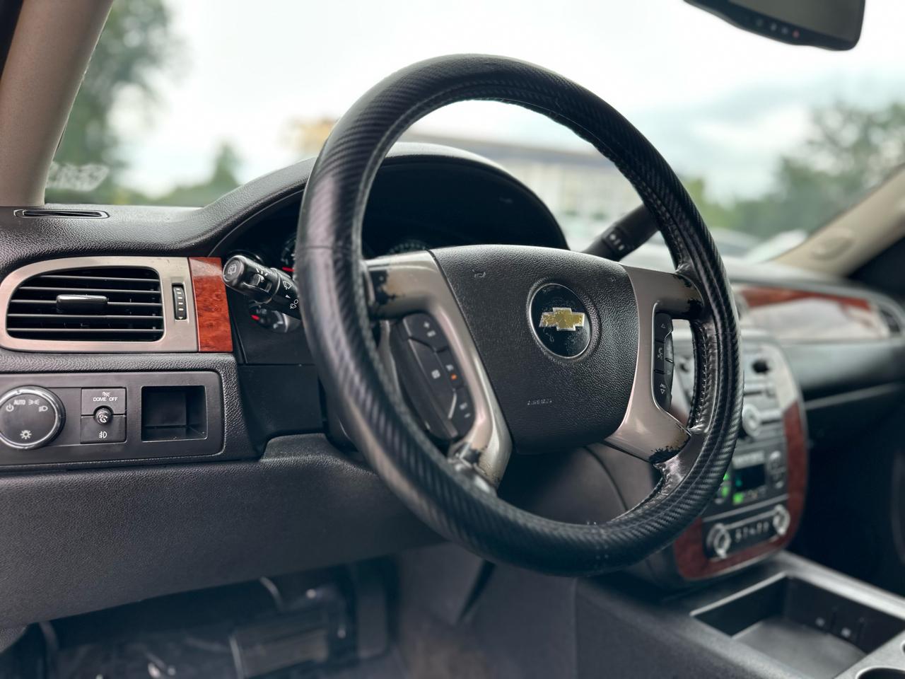 Chevrolet Suburban LT 1500 2WD 2014
