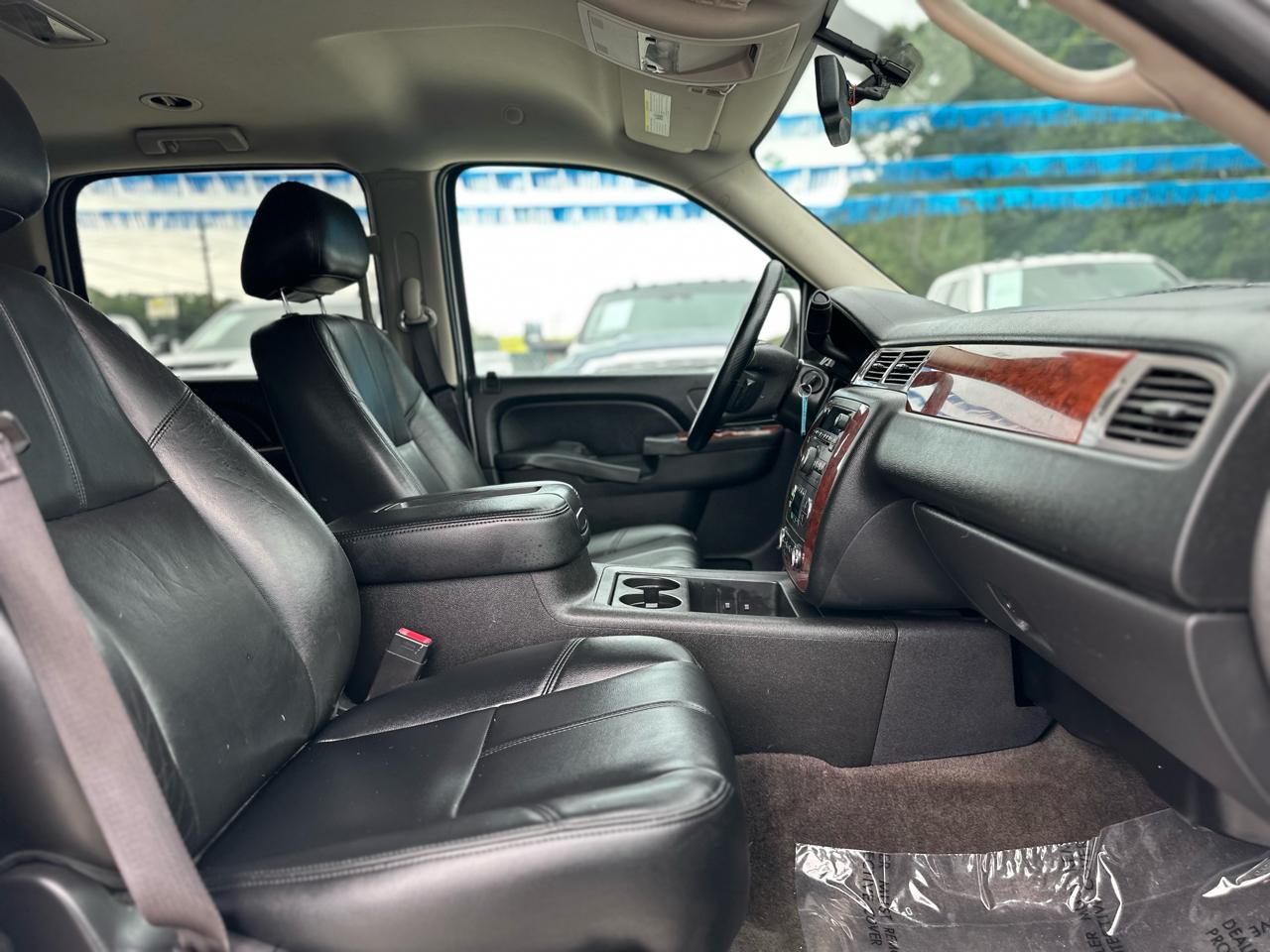 Chevrolet Suburban LT 1500 2WD 2014