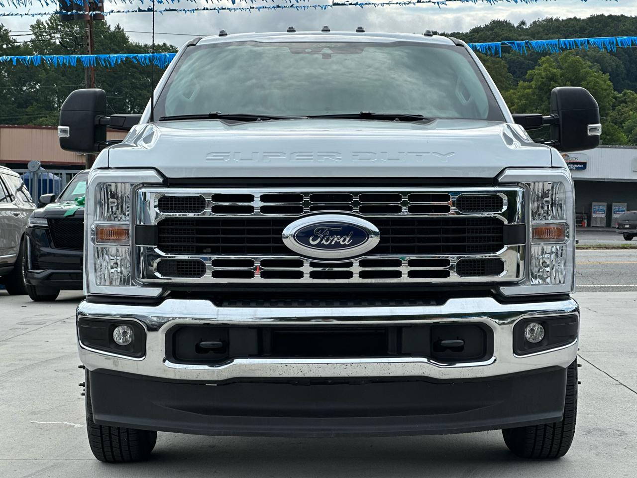 Ford F-350 SD XLT 4WD DRW 2026
