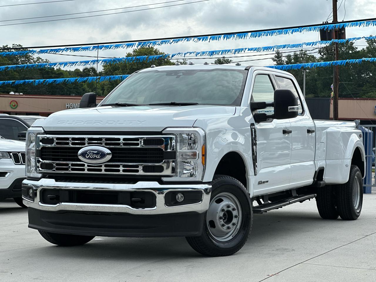 Ford F-350 SD XLT 4WD DRW 2026