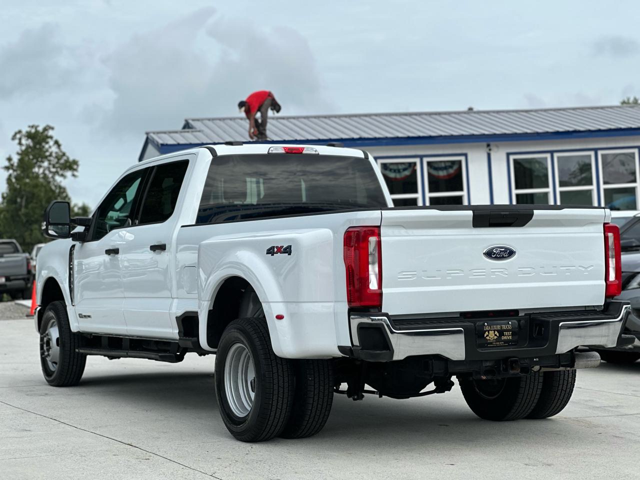 Ford F-350 SD XLT 4WD DRW 2026