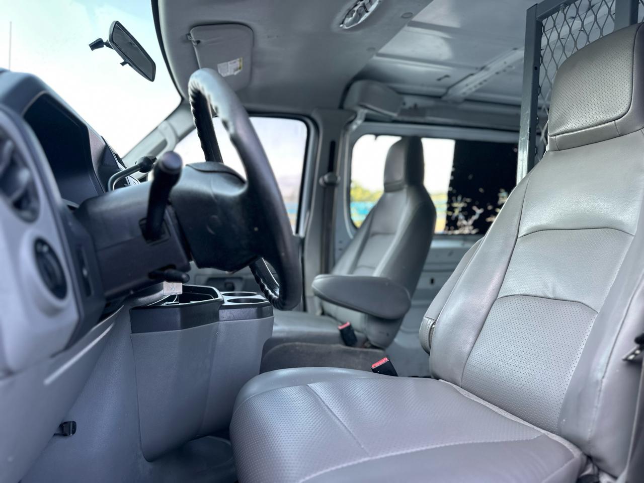 Ford Econoline E-350 Super Duty 2010
