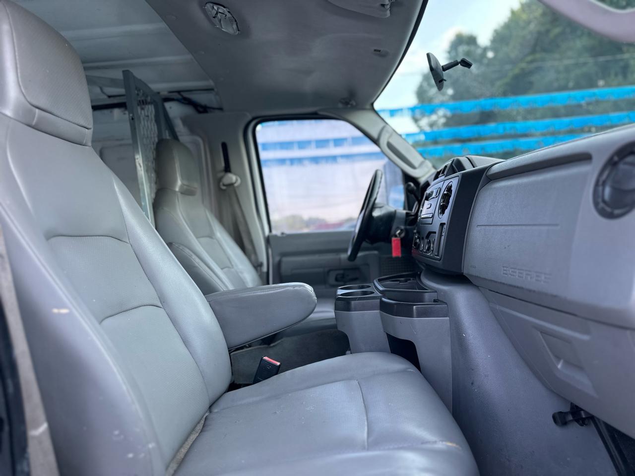 Ford Econoline E-350 Super Duty 2010