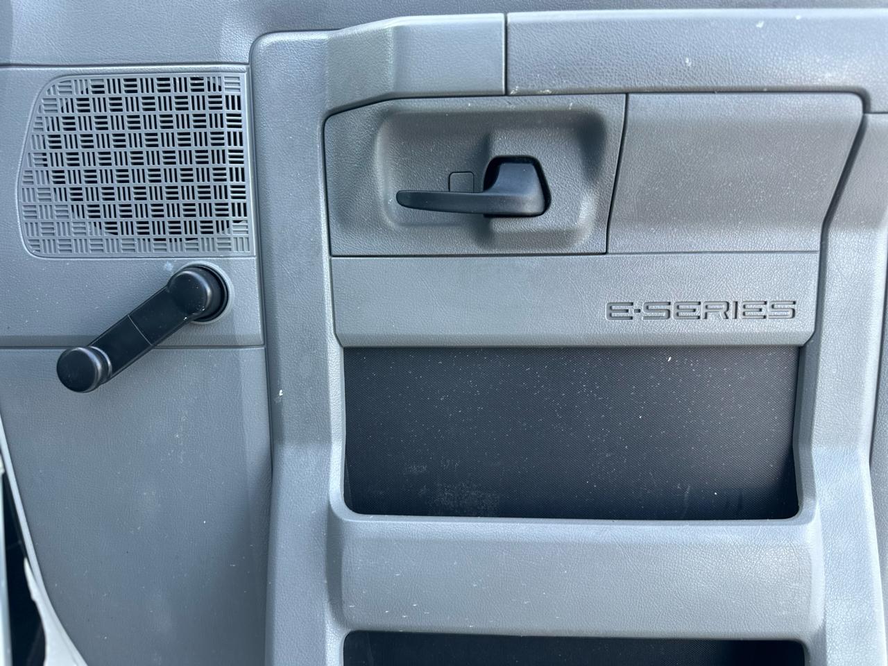 Ford Econoline E-350 Super Duty 2010