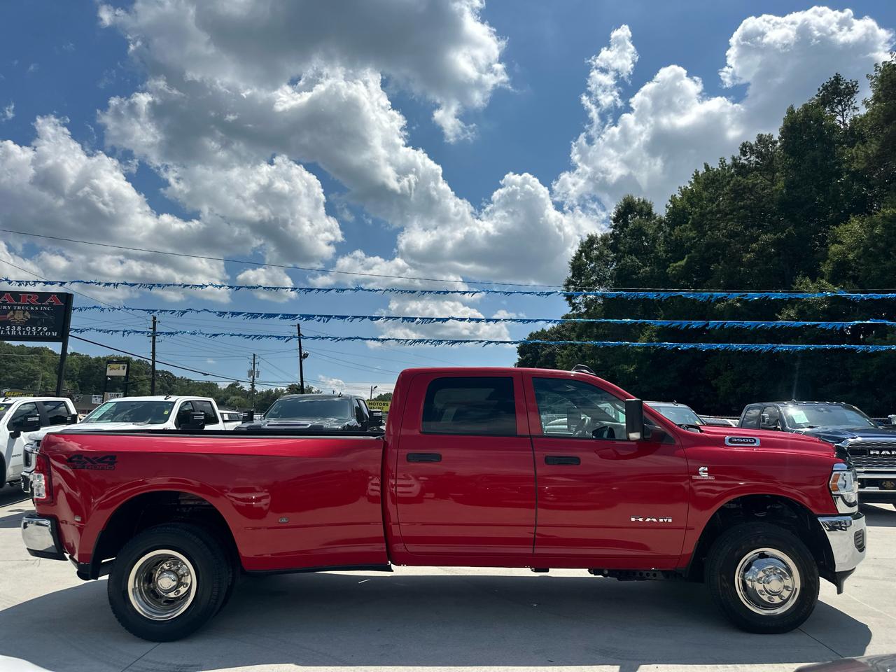 RAM 3500 Tradesman Crew Cab 4WD DRW 2022