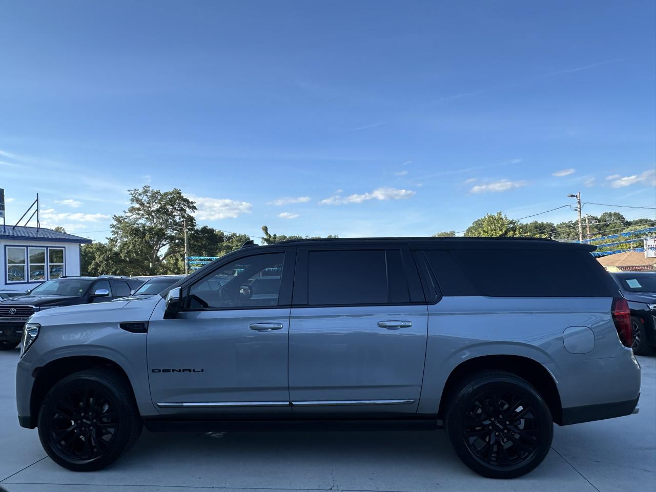 GMC Yukon XL Denali Ultimate 4WD 2024