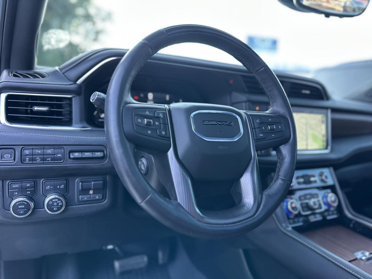 GMC Yukon XL Denali Ultimate 4WD 2024
