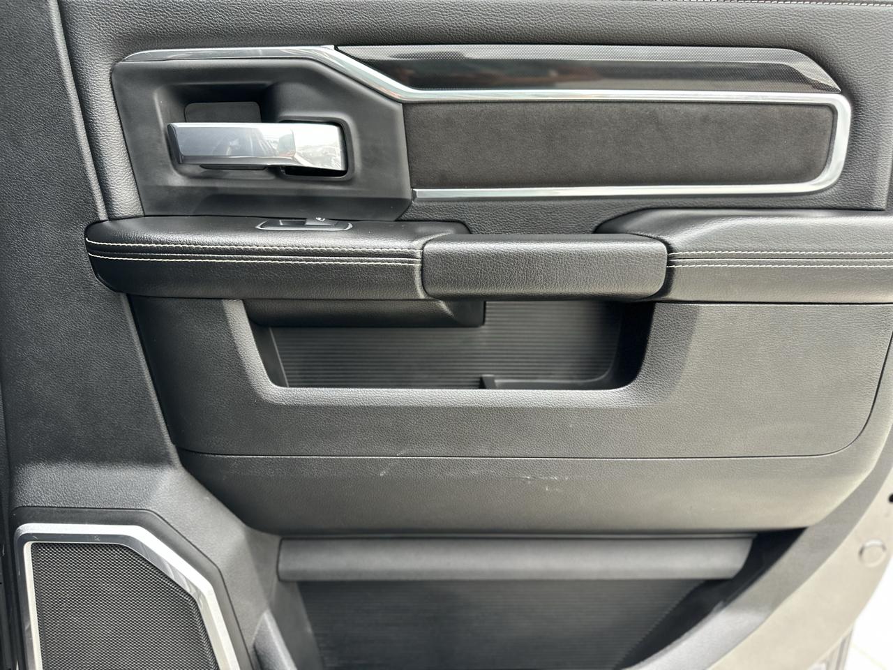 RAM 3500 Laramie Crew Cab LWB 4WD DRW 2022