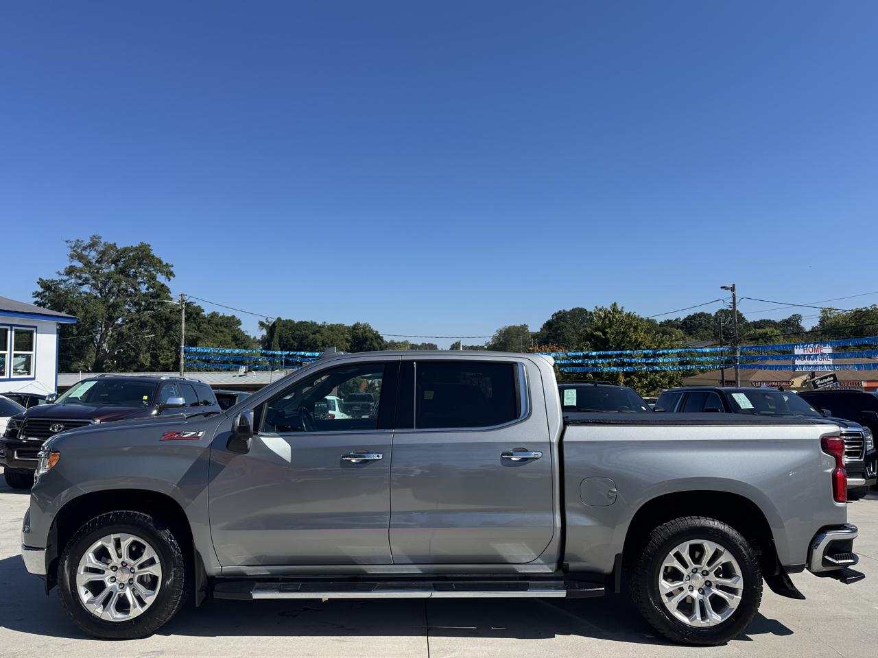 Chevrolet Silverado 1500 LTZ Crew Cab 4WD 2023