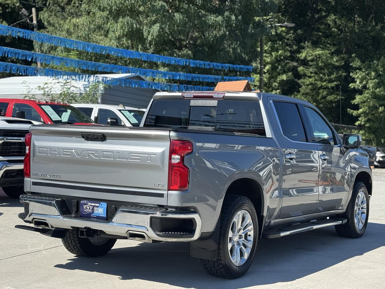 Chevrolet Silverado 1500 LTZ Crew Cab 4WD 2023