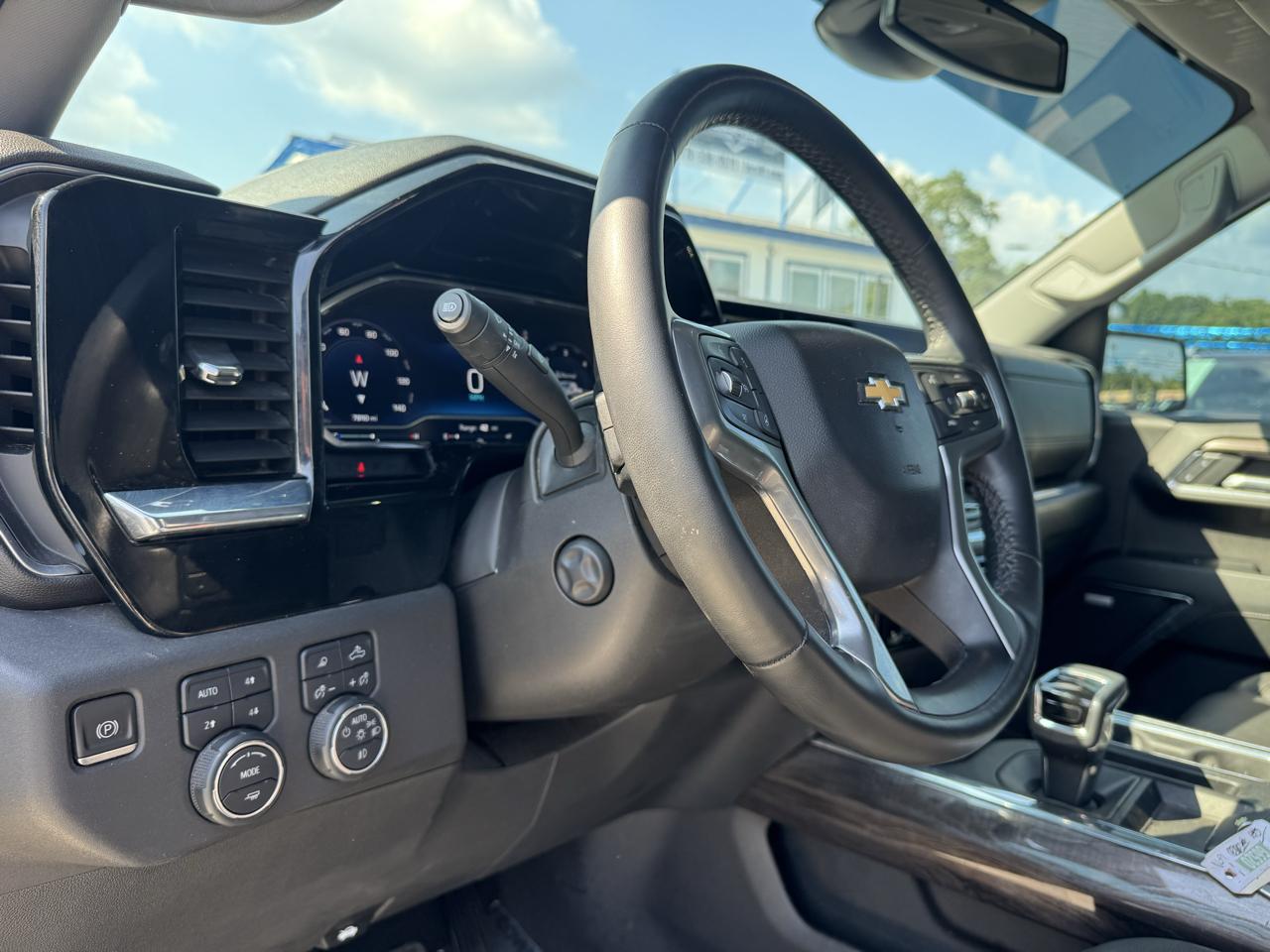 Chevrolet Silverado 1500 LTZ Crew Cab 4WD 2024