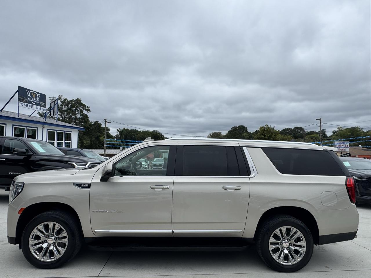 GMC Yukon XL Denali 4WD 2021