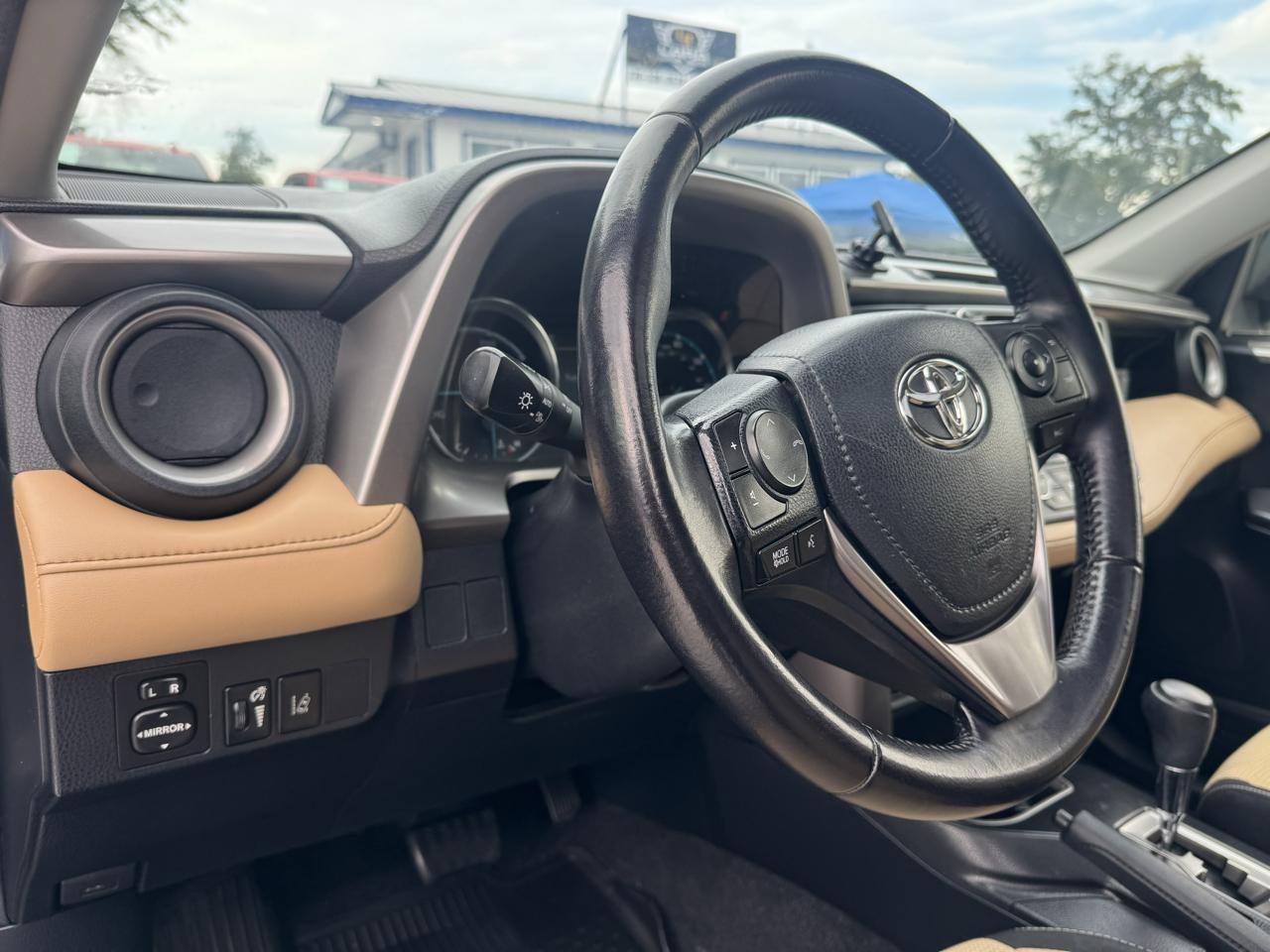 Toyota RAV4 Hybrid XLE 2017