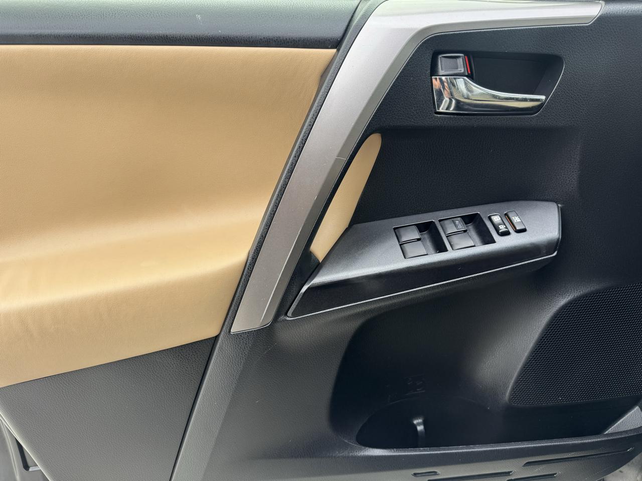 Toyota RAV4 Hybrid XLE 2017