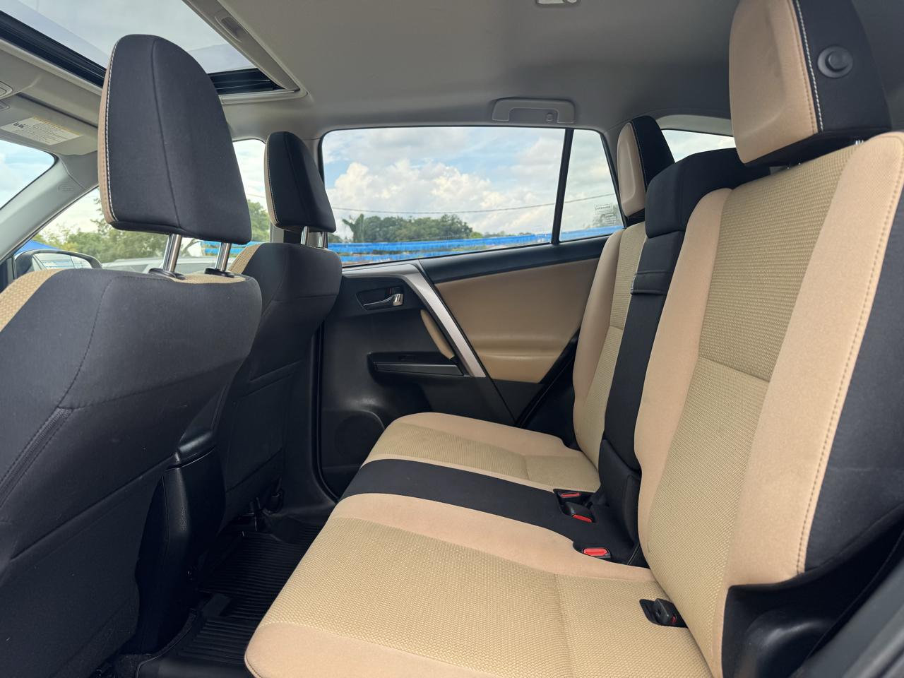 Toyota RAV4 Hybrid XLE 2017