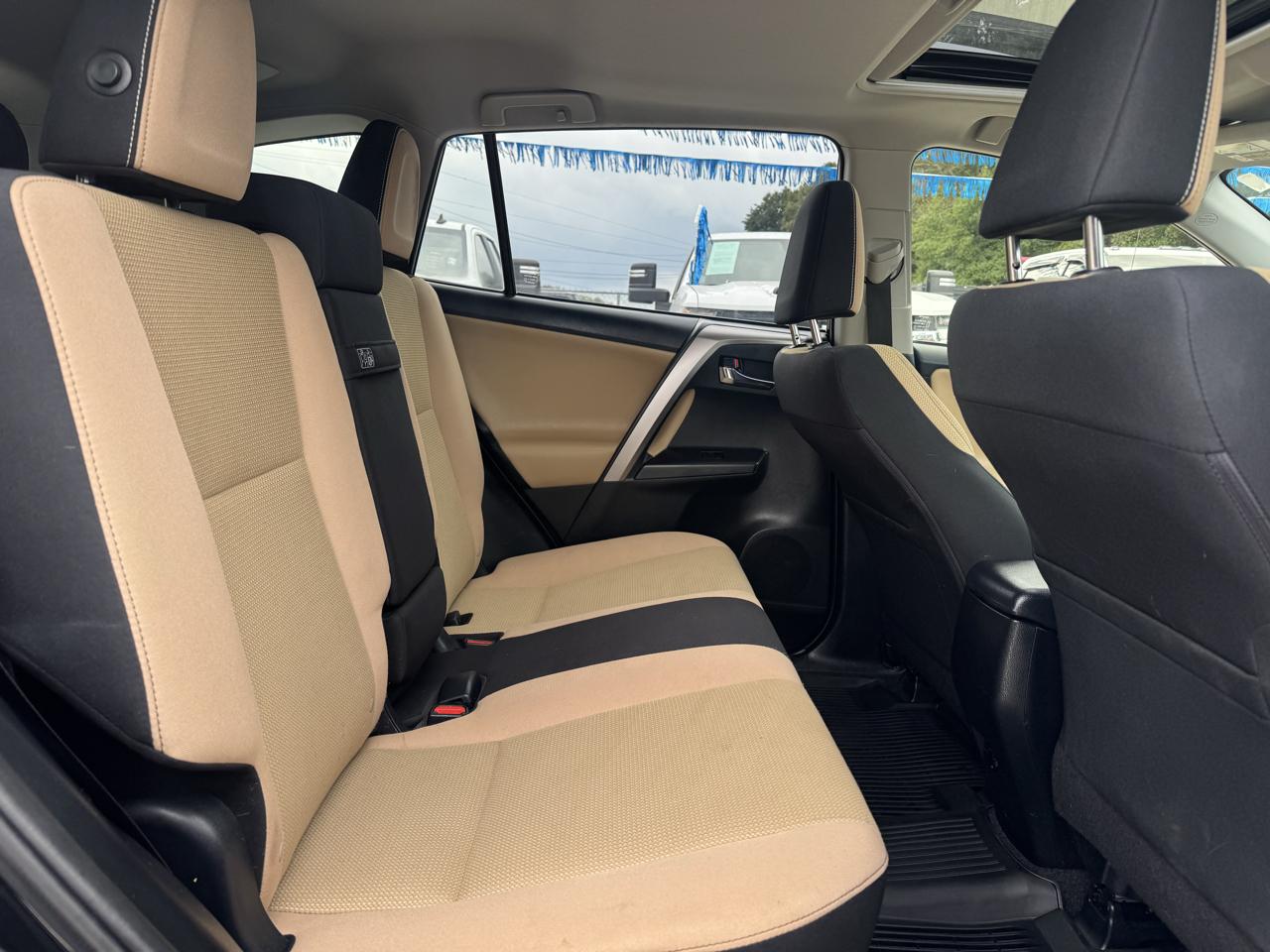 Toyota RAV4 Hybrid XLE 2017