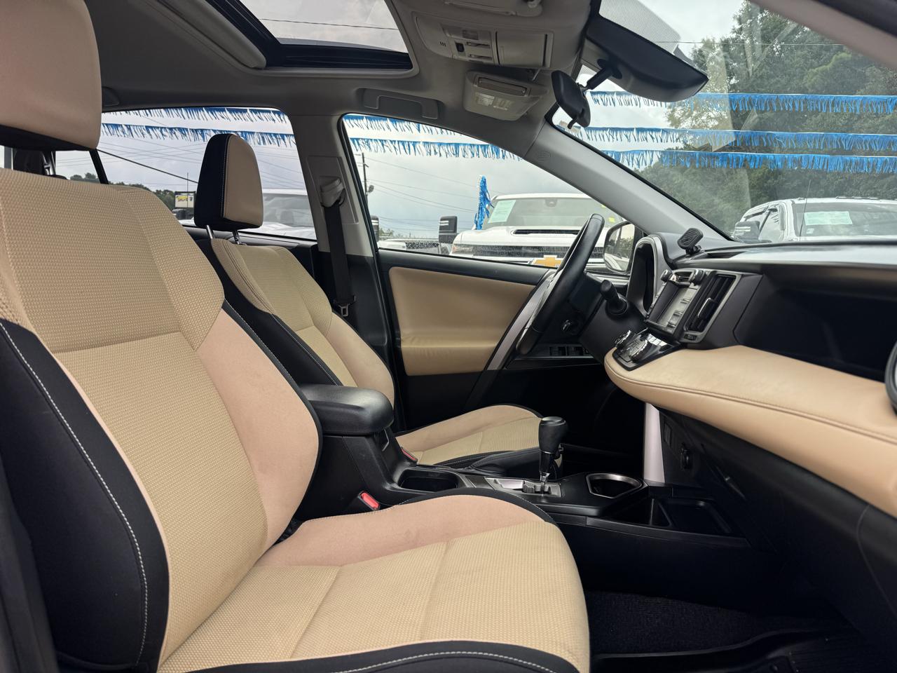 Toyota RAV4 Hybrid XLE 2017