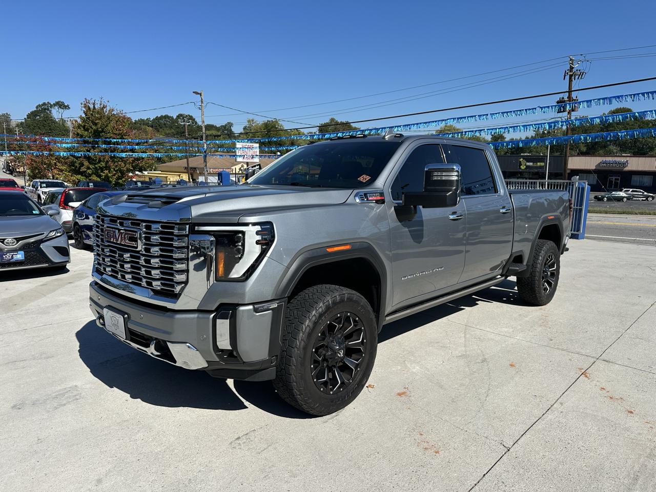 GMC Sierra 2500HD Denali Crew Cab 4WD SB 2024
