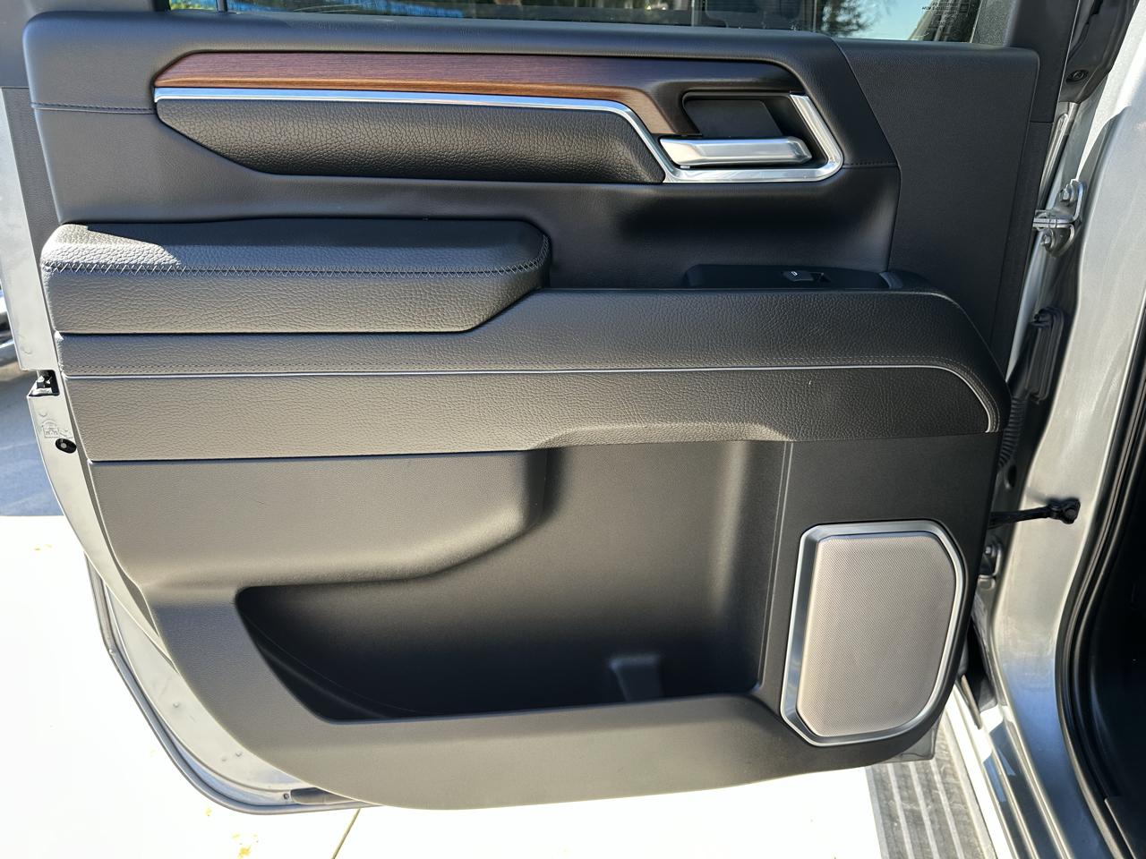 GMC Sierra 2500HD Denali Crew Cab 4WD SB 2024