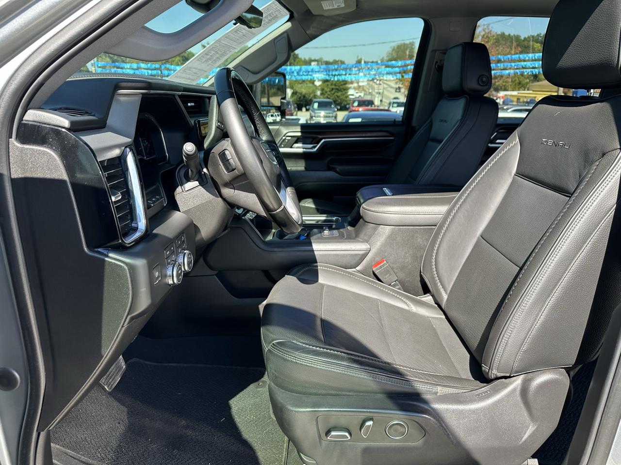 GMC Sierra 2500HD Denali Crew Cab 4WD SB 2024