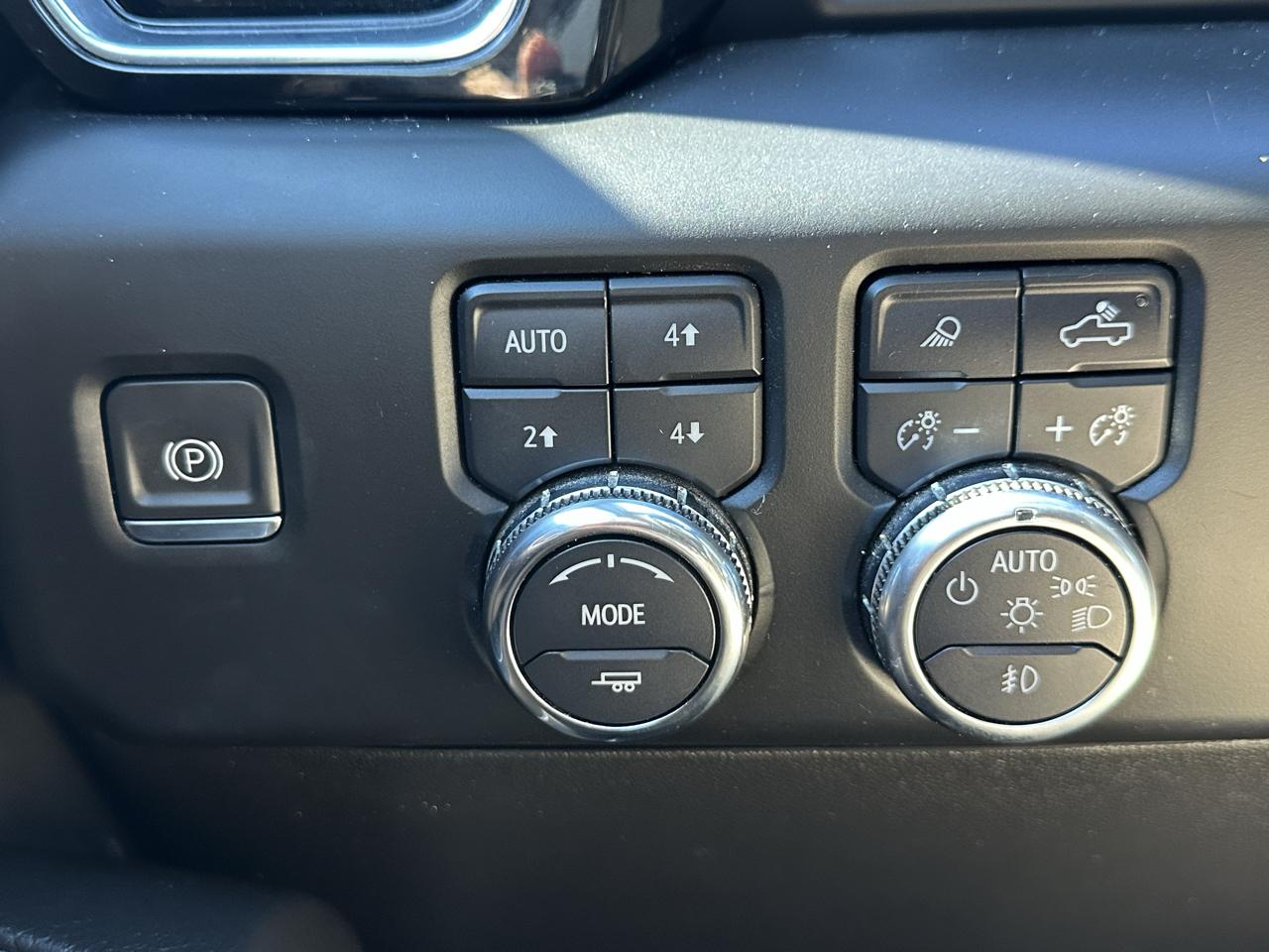 GMC Sierra 2500HD Denali Crew Cab 4WD SB 2024
