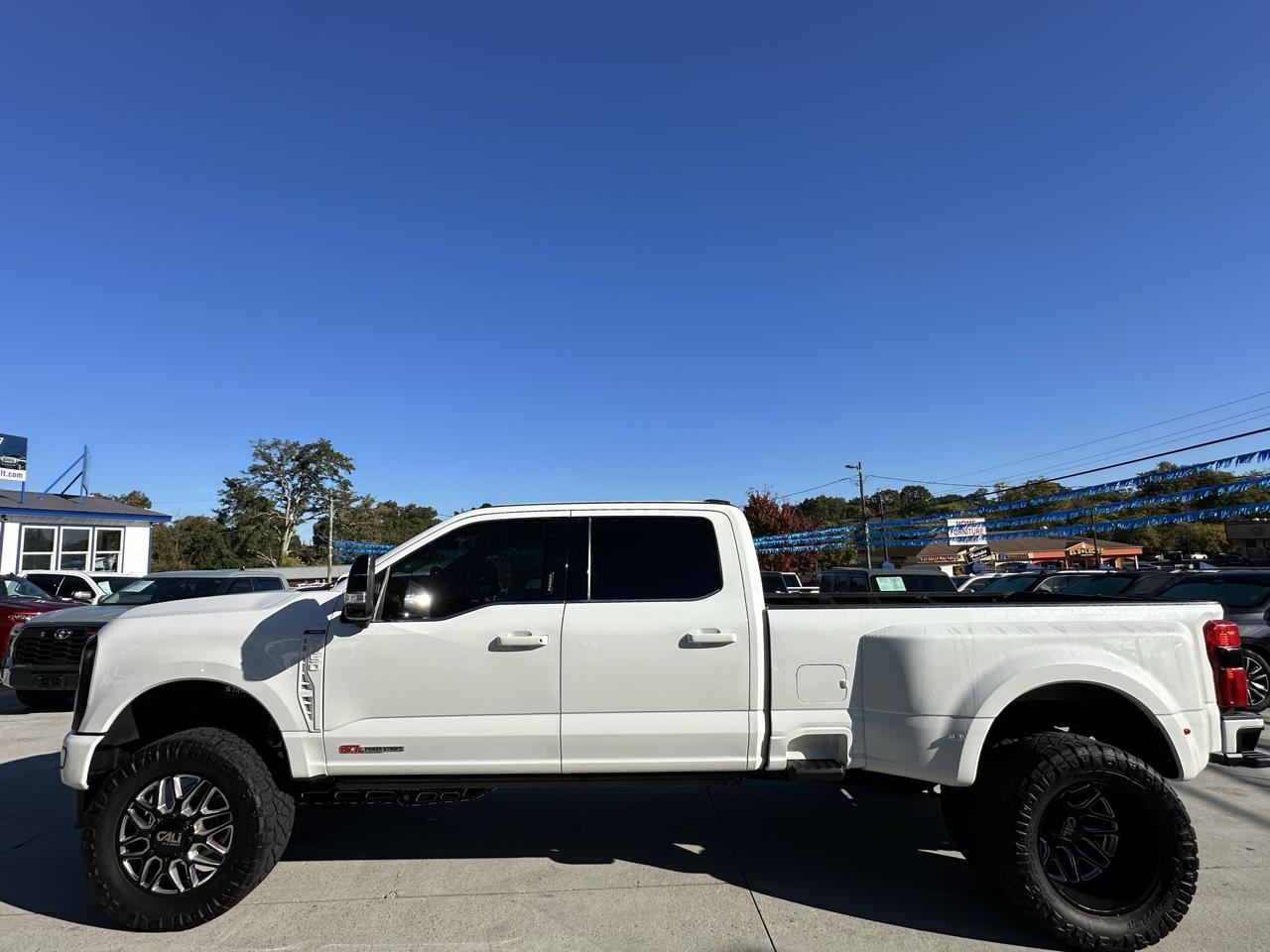 Ford F-350 SD Lariat Crew Cab Long Bed 4WD 2023