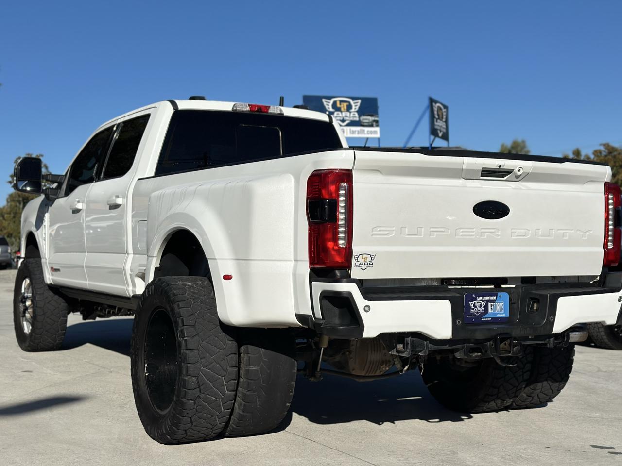 Ford F-350 SD Lariat Crew Cab Long Bed 4WD 2023