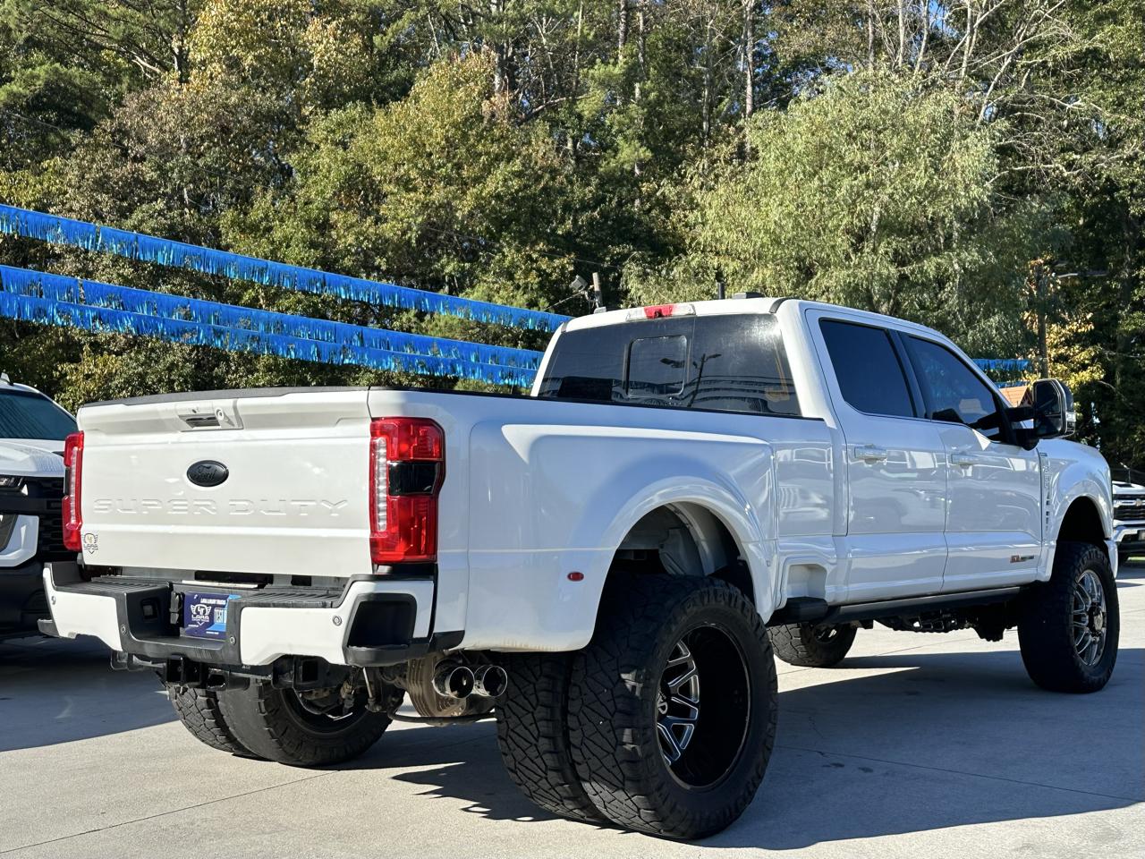 Ford F-350 SD Lariat Crew Cab Long Bed 4WD 2023
