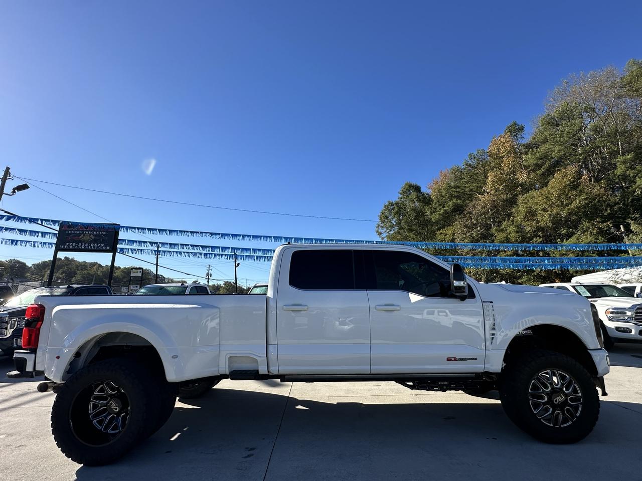 Ford F-350 SD Lariat Crew Cab Long Bed 4WD 2023