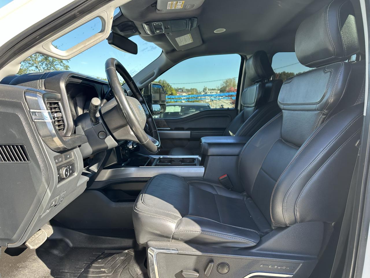 Ford F-350 SD Lariat Crew Cab Long Bed 4WD 2023