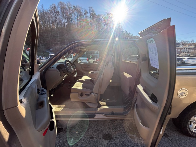 Ford F-150 2WD SuperCab 145" XLT 2003