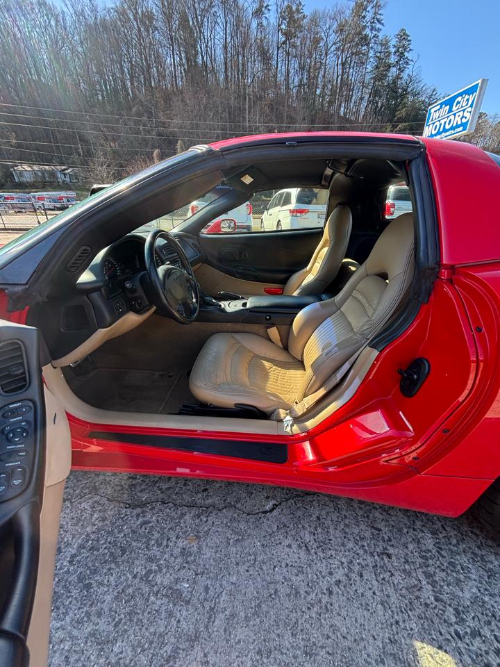 Chevrolet Corvette 2dr Cpe 2004