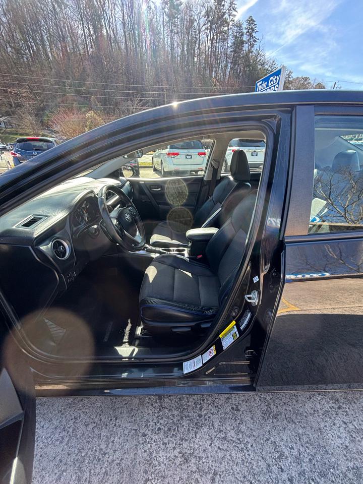 Toyota Corolla XLE CVT (Natl) 2019