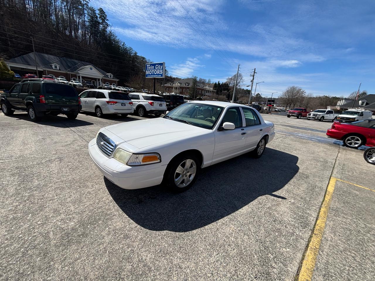 Ford Crown Victoria 4dr Sdn LX 2011