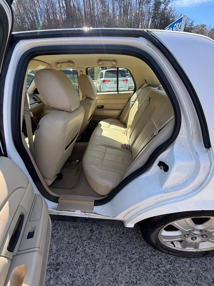 Ford Crown Victoria 4dr Sdn LX 2011