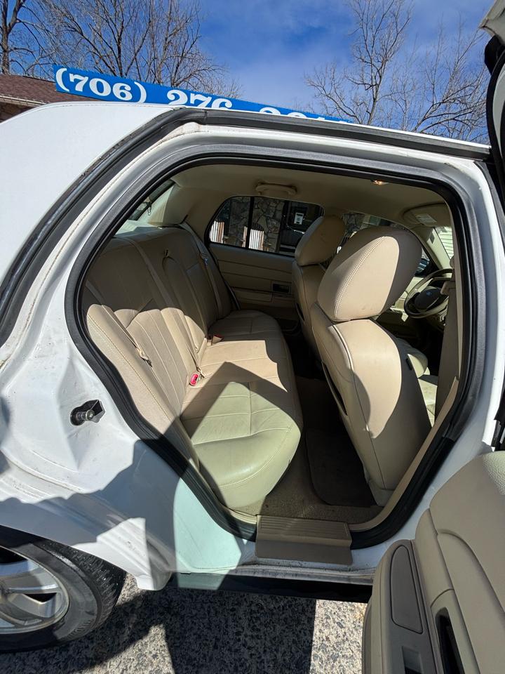 Ford Crown Victoria 4dr Sdn LX 2011