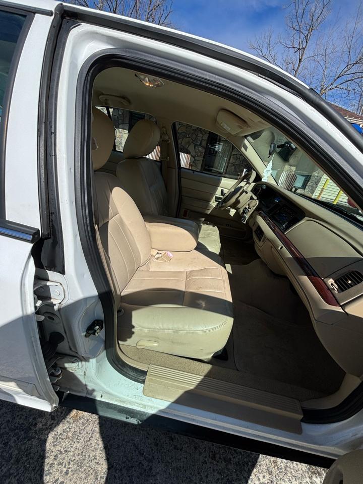 Ford Crown Victoria 4dr Sdn LX 2011