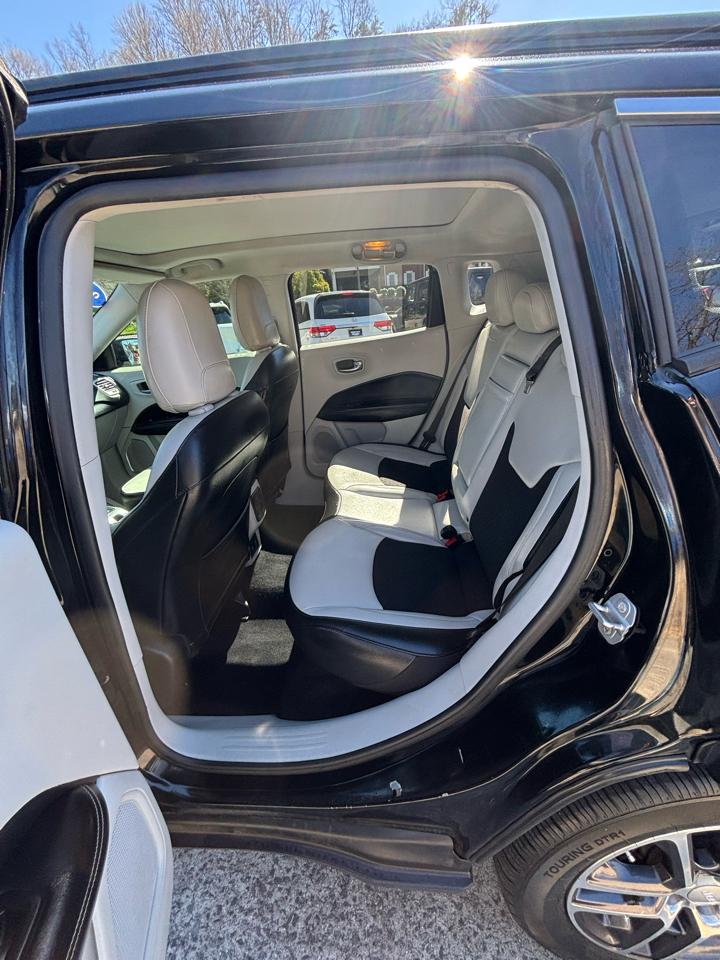 Jeep Compass Latitude w/Sun/Wheel Pkg FWD 2019