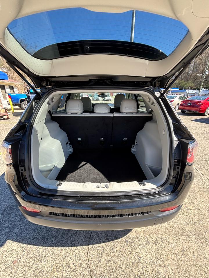 Jeep Compass Latitude w/Sun/Wheel Pkg FWD 2019