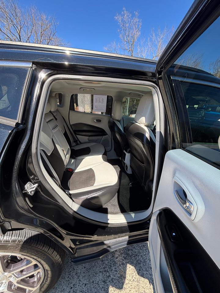 Jeep Compass Latitude w/Sun/Wheel Pkg FWD 2019