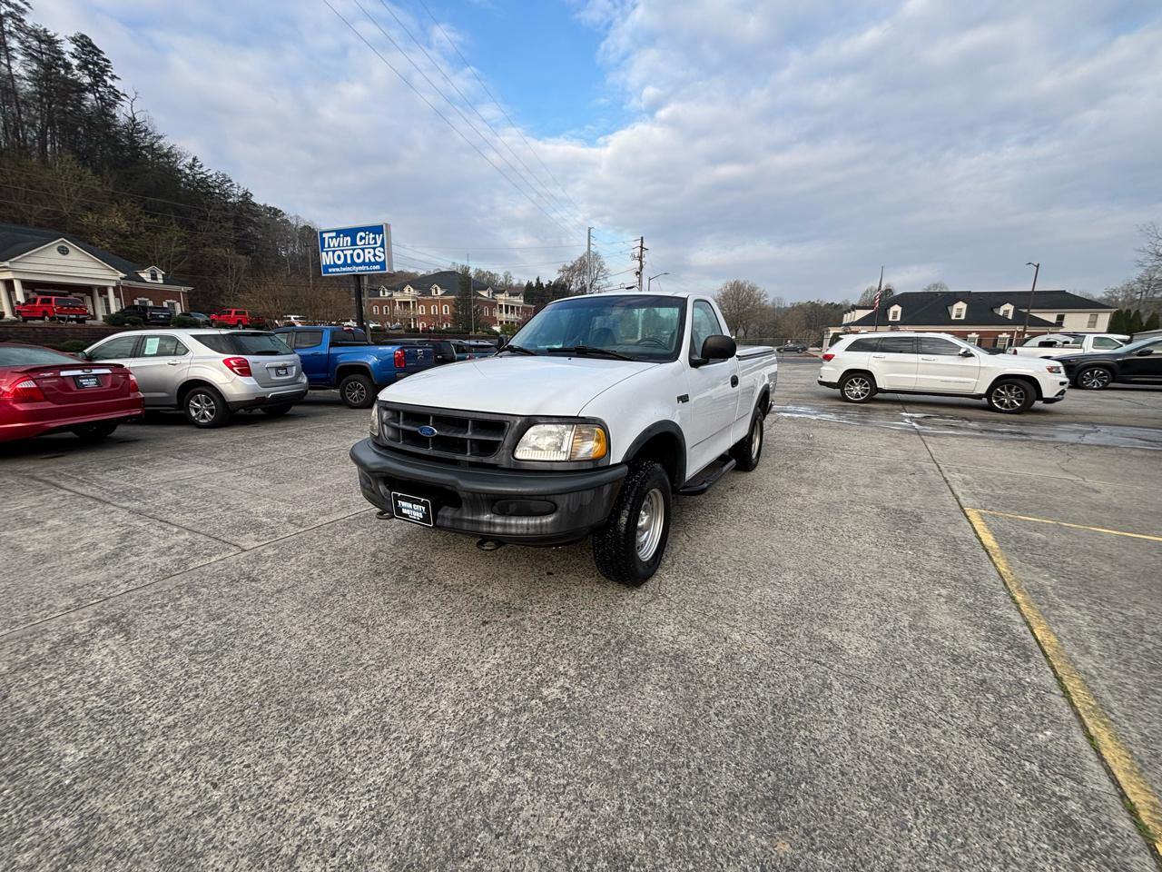 Ford F-150 XL 4WD Reg Cab 6.5' Box 1997