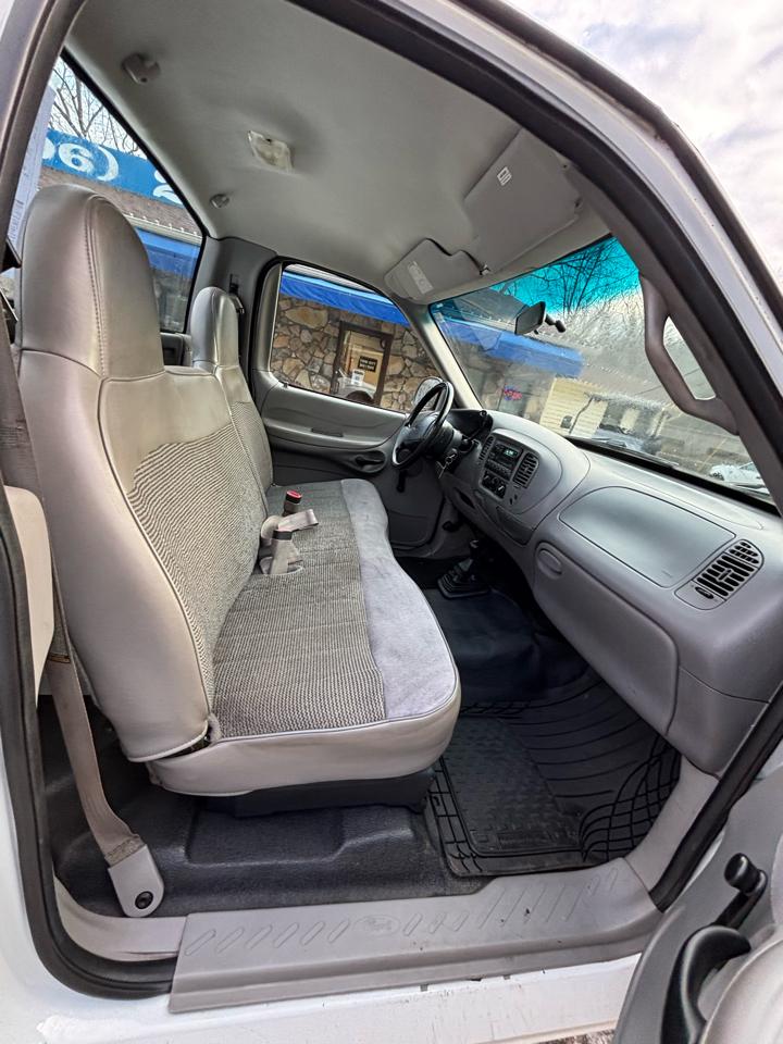 Ford F-150 XL 4WD Reg Cab 6.5' Box 1997