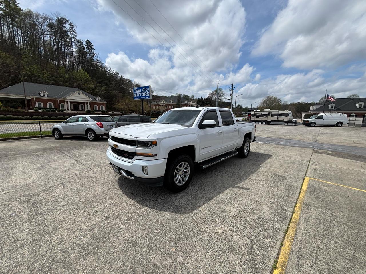 Chevrolet Silverado 1500 4WD Crew Cab 143.5" LT w/2LT 2017